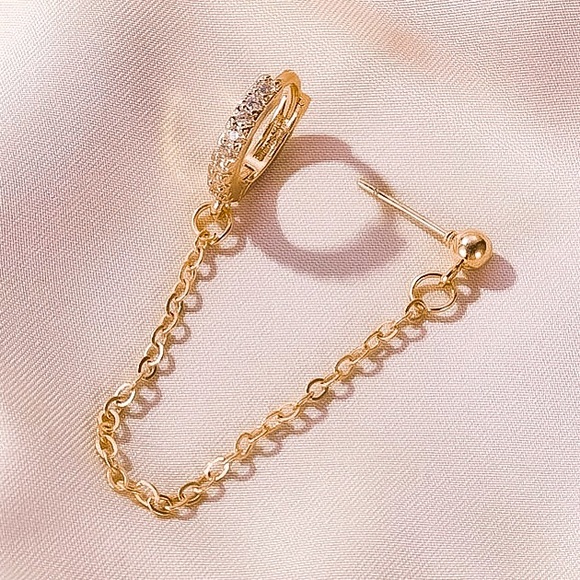 ⚜️[𝟯/$𝟭𝟴]⚜️CZ Gold Paved Double Stud Chained Earring NEW - Picture 2 of 7